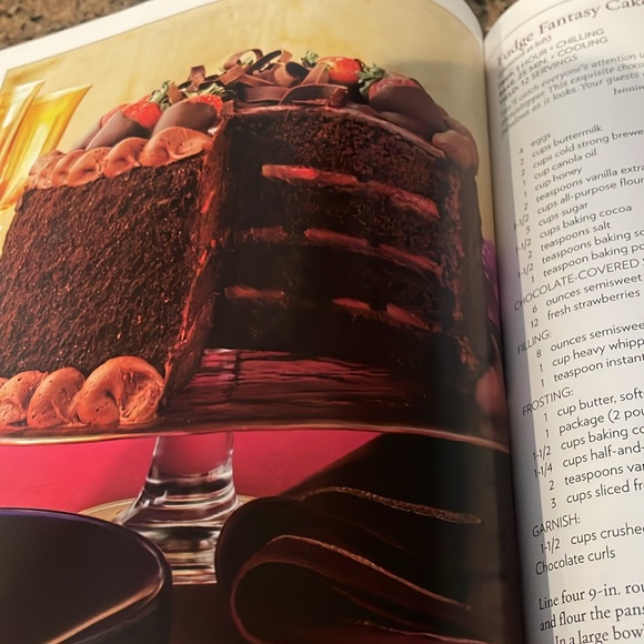 Taste of Home Christmas 2011 Hardcover Cookbook recipes & all things Christmas - Picture 5 of 5